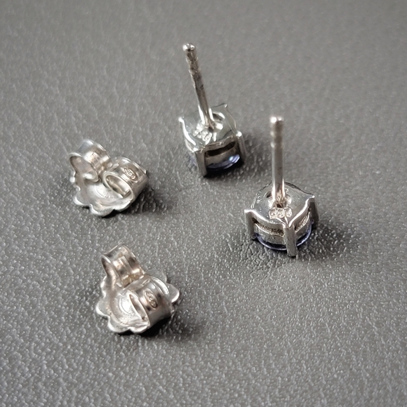 Sterling Silver Stud earrings - Picture 5 of 6
